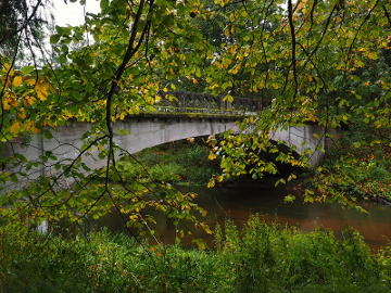Олений мост через реку Красная