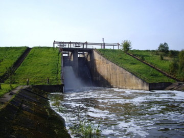 Река Вардува. Плотина Юодяйкской ГЭС